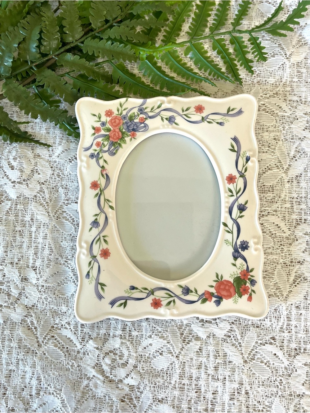 Vintage 80’s Ceramic Floral Oval Photo Frame  3.5” x 5”